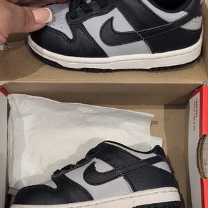 Nike Black and Gray Low Top Sneakers - Youth